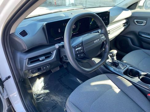 Used 2025 Kia K4 LXS image 33