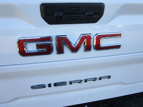 New 2026 GMC Sierra 2500 SLT w/ SLT Premium Package image 17