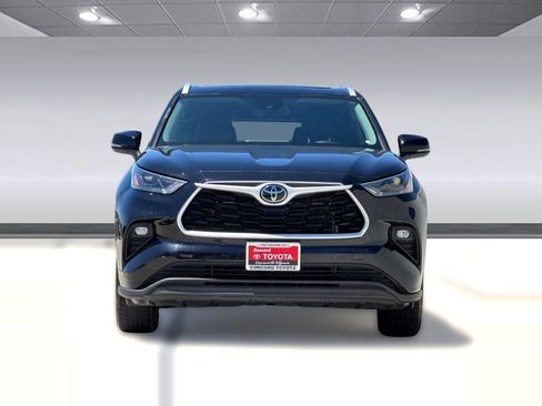 Used 2024 Toyota Highlander XLE FWD image 5
