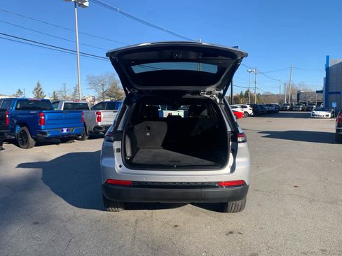 Used 2023 Jeep Grand Cherokee Altitude image 41