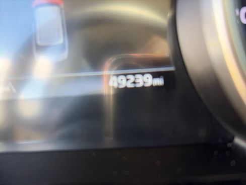 Used 2024 Kia Carnival EX FWD image 16