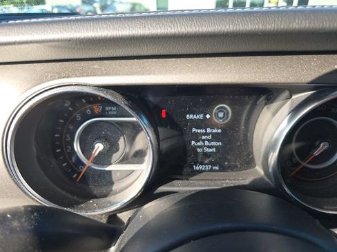 Used 2019 Jeep Wrangler Unlimited Sahara AWD/4WD image 12