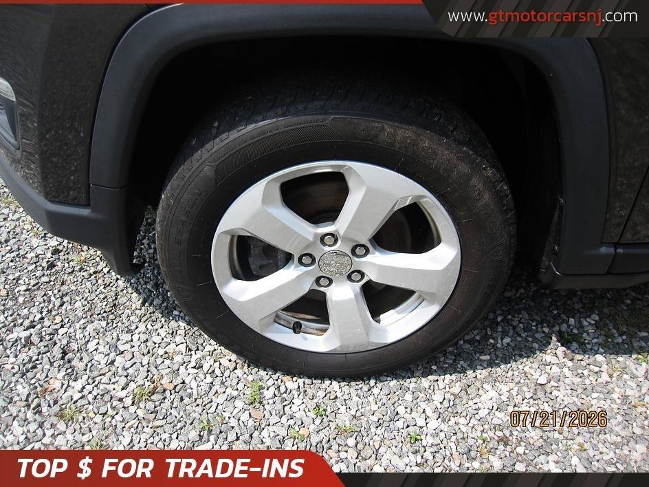 Used 2017 Jeep Compass Latitude w/ Popular Equipment Group AWD/4WD image 9