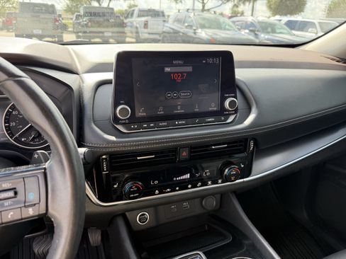 Used 2021 Nissan Rogue SV w/ Premium Package FWD image 19