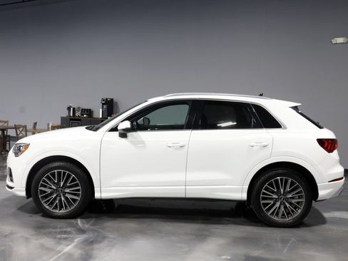Used 2021 Audi Q3 2.0T Premium w/ 19" Wheel Package AWD/4WD image 4