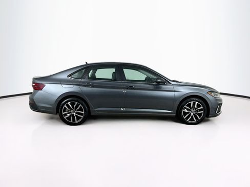 Used 2025 Volkswagen Jetta SE FWD image 10