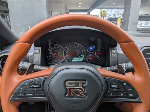 Used 2020 Nissan GT-R Premium w/ Premium Interior Package AWD/4WD image 24