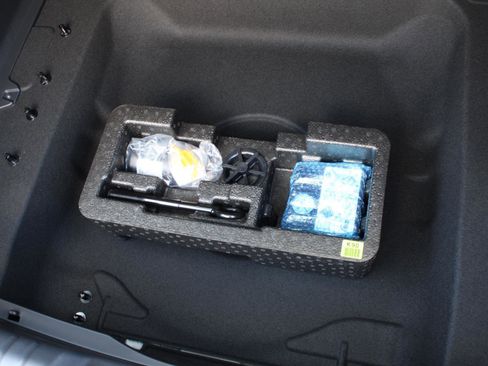 New 2025 Kia Niro LX image 9