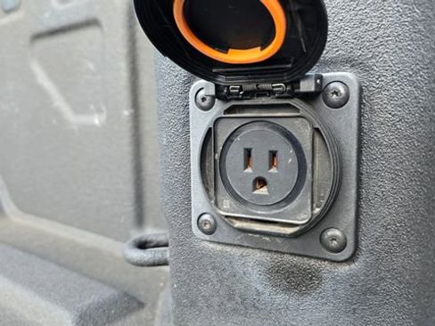 Used 2023 GMC Sierra 3500 Denali w/ Denali Black Diamond Edition image 11