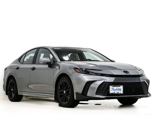 Used 2025 Toyota Camry SE w/ Multimedia Upgrade Package AWD/4WD image 3