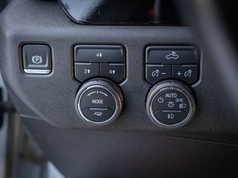 Used 2024 Chevrolet Silverado 2500 LT AWD/4WD image 25