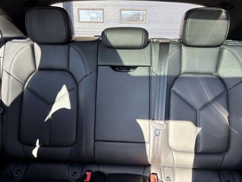 Certified 2024 Porsche Macan image 38