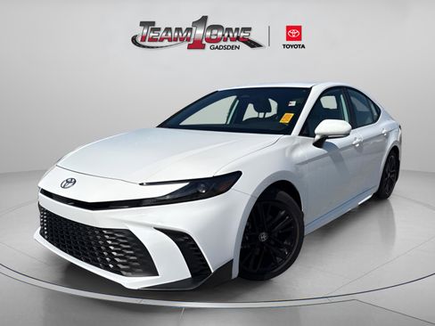 Certified 2025 Toyota Camry SE image 1