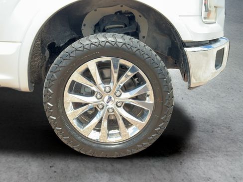 Used 2015 Ford F150 Lariat w/ Equipment Group 501A Mid AWD/4WD image 23