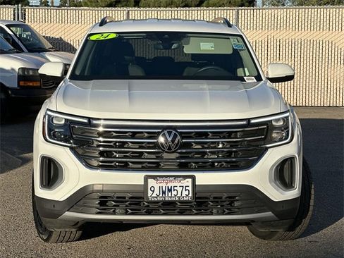 Used 2024 Volkswagen Atlas SE image 2