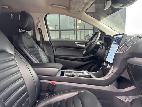 Used 2022 Ford Edge SEL image 11