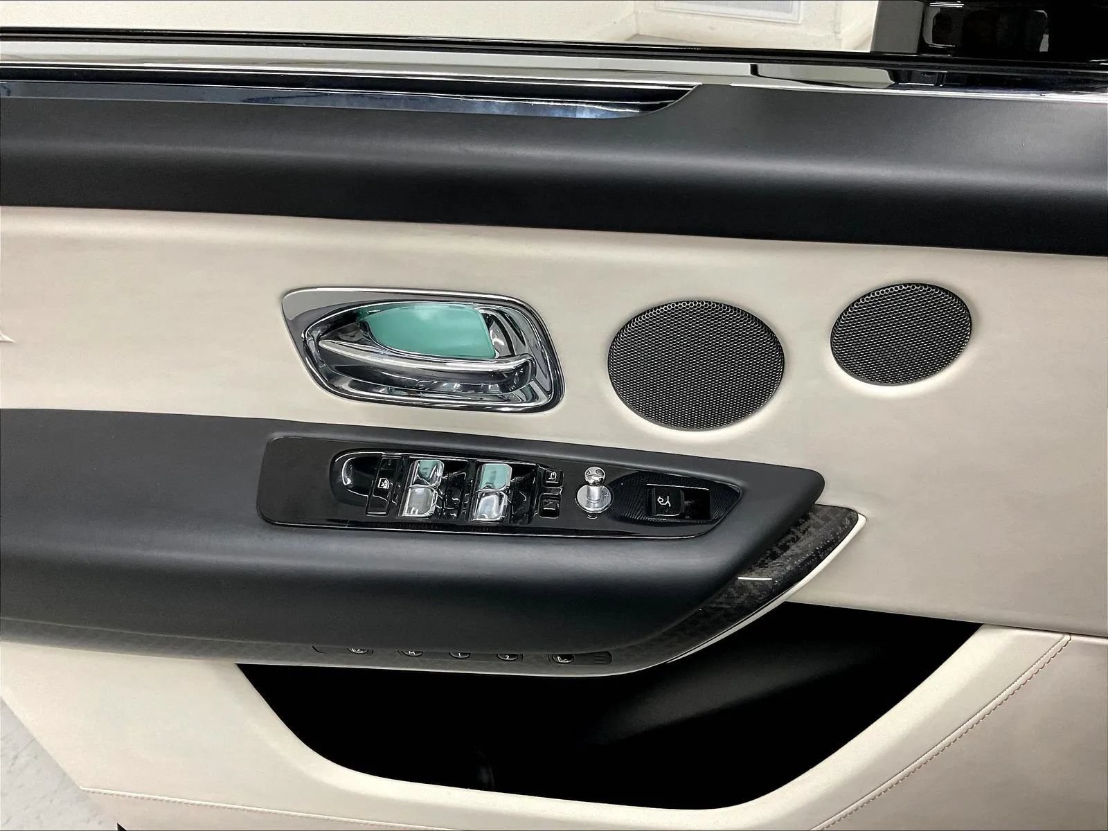 Used 2021 Rolls-Royce Cullinan Black Badge AWD/4WD image 38