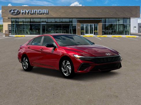 Certified 2025 Hyundai Elantra Sport FWD image 11