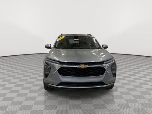 Certified 2025 Chevrolet Trax LT w/ LT Convenience Package image 3
