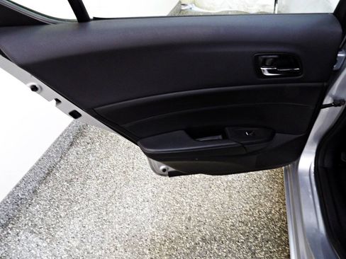 Used 2015 Acura ILX FWD image 9