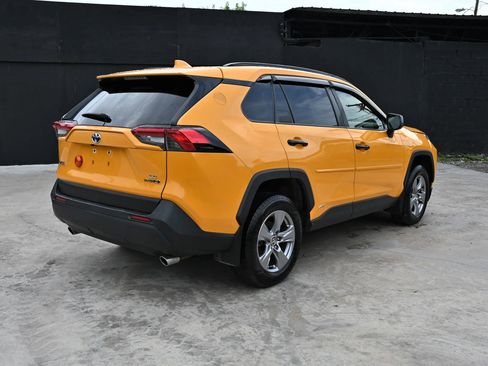 Used 2023 Toyota RAV4 LE AWD/4WD image 3