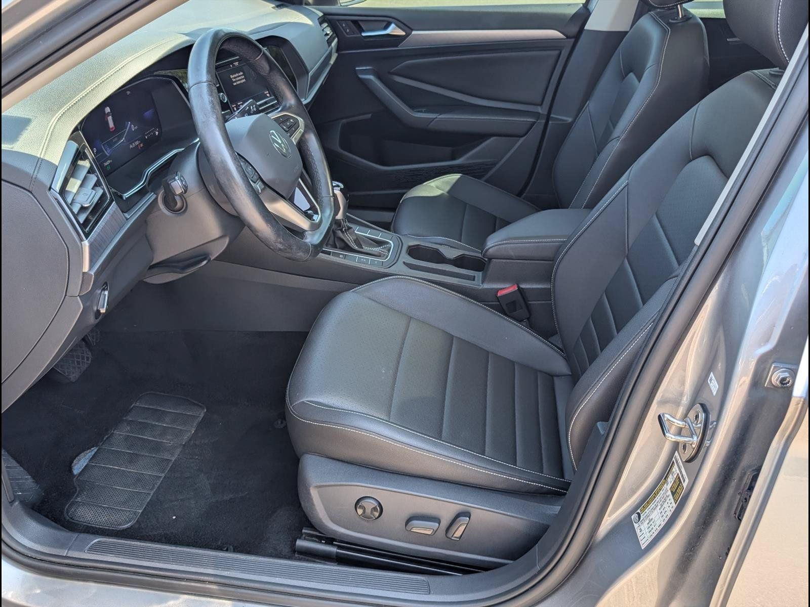 Used 2024 Volkswagen Jetta SE FWD image 12