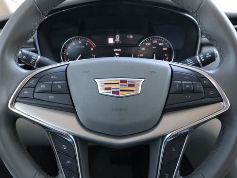 Used 2021 Cadillac XT5 Premium Luxury image 17