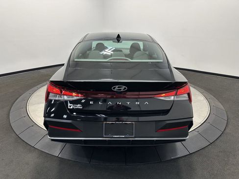 Certified 2024 Hyundai Elantra SE image 6