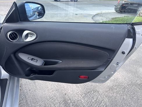 Used 2009 Nissan 370Z Coupe w/ Sport Pkg RWD image 10