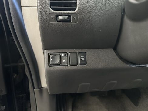 Used 2010 Nissan Xterra Off-Road AWD/4WD image 20