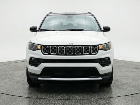 Used 2025 Jeep Compass Limited AWD/4WD image 2