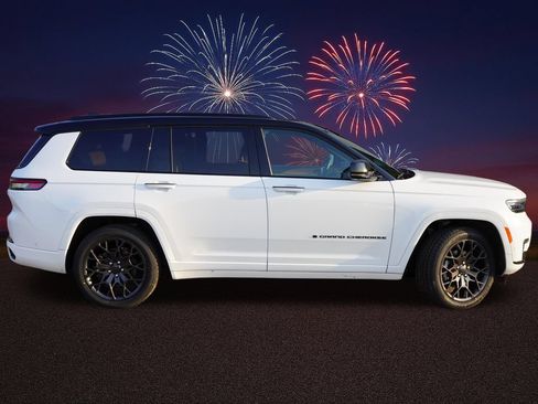 Certified 2024 Jeep Grand Cherokee L Summit AWD/4WD image 3