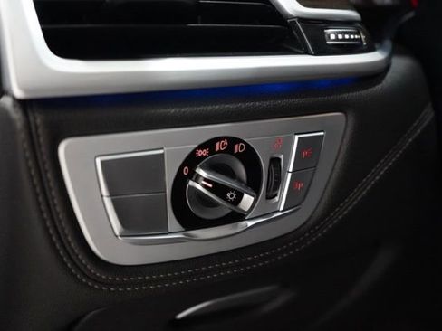 Used 2020 BMW 745e xDrive image 22