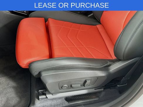 Used 2025 BMW X1 xDrive28i AWD/4WD image 23