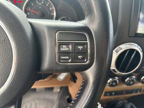 Used 2014 Jeep Wrangler Unlimited Rubicon w/ Dual Top Group AWD/4WD image 31