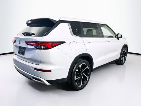Used 2024 Mitsubishi Outlander SE image 9