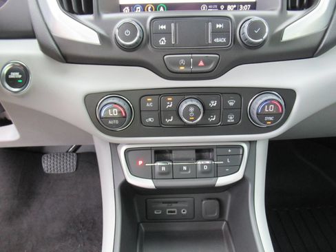 Used 2023 GMC Terrain SLT w/ Infotainment Package II FWD image 25