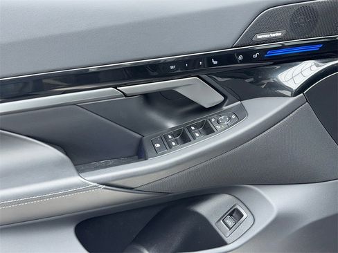 Used 2025 BMW 530i image 37