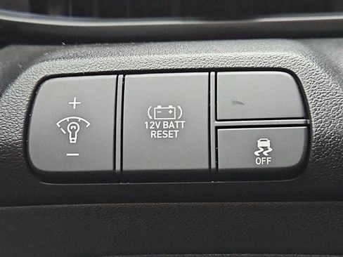 New 2025 Hyundai Elantra SEL image 18