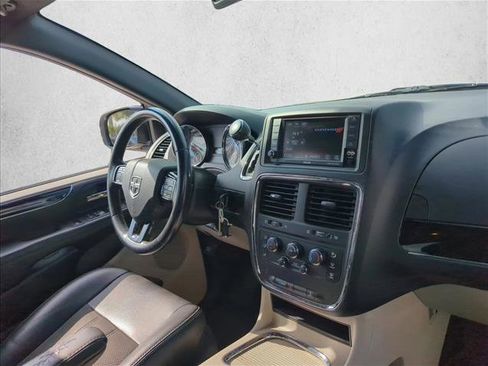 Used 2020 Dodge Grand Caravan SXT image 22