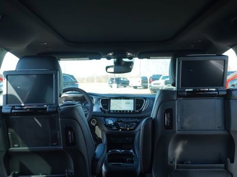 New 2026 Chrysler Pacifica Limited w/ Uconnect Theater Family Group image 23