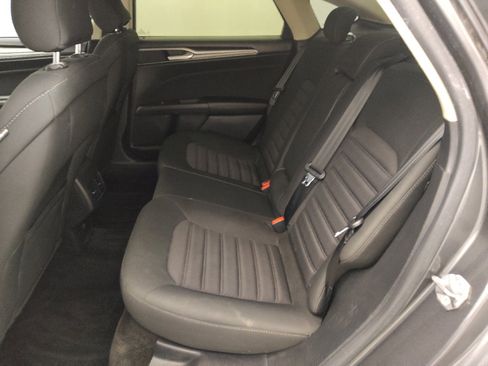 Used 2018 Ford Fusion SE w/ Fusion SE Technology Package FWD image 18