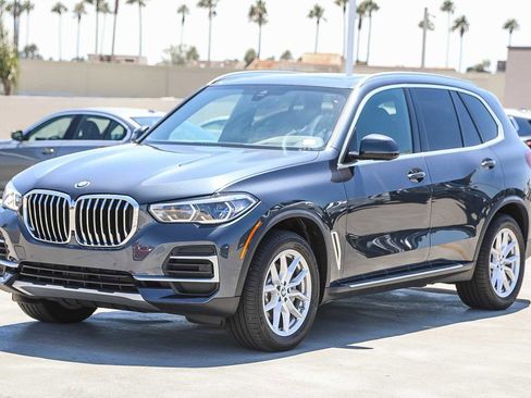 Used 2022 BMW X5 xDrive40i w/ Executive Package image 3