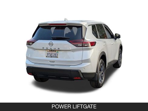 Certified 2026 Nissan Rogue SV FWD image 8
