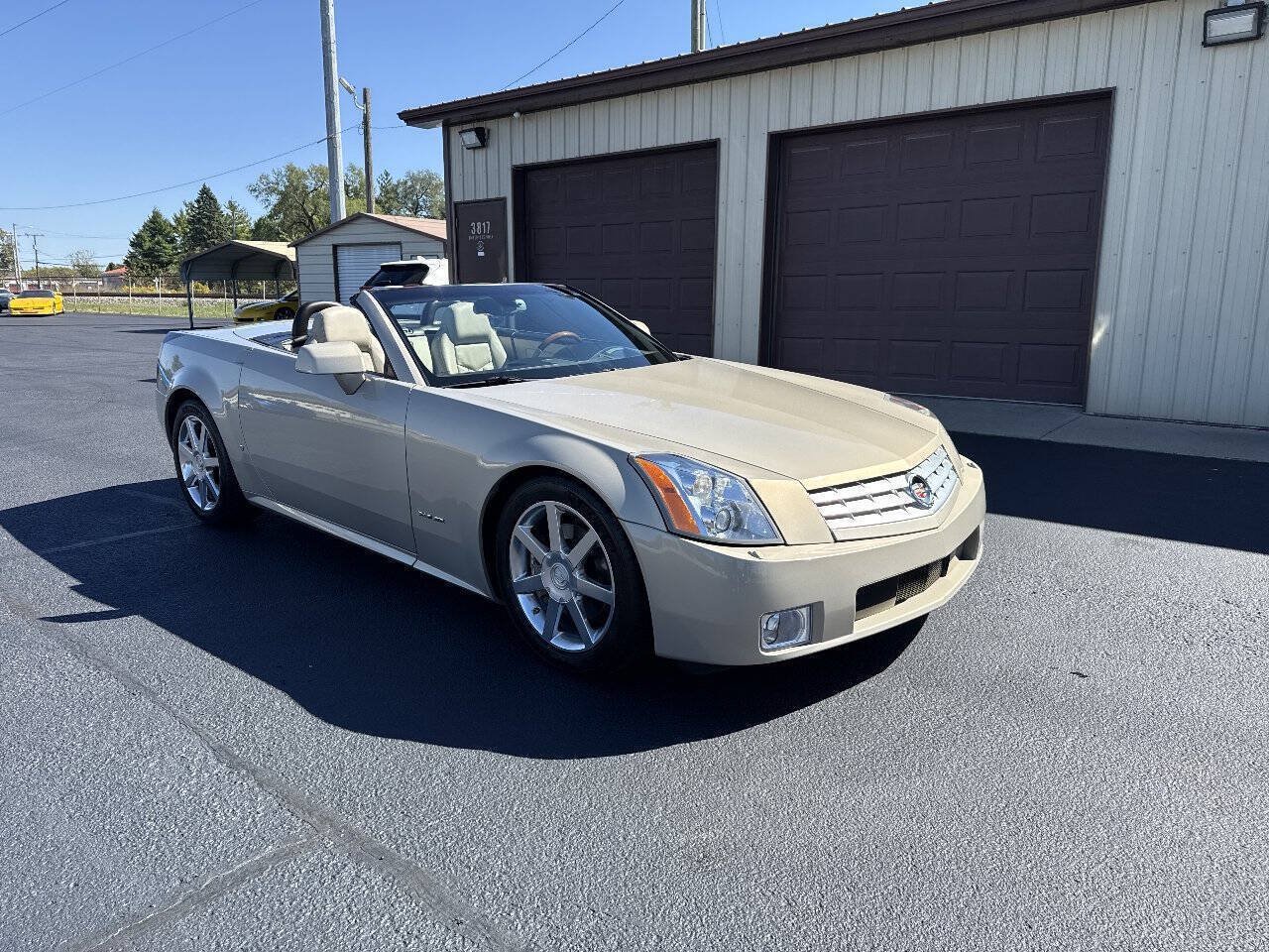 Used 2006 Cadillac XLR RWD image 14