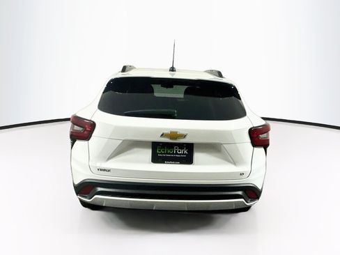 Used 2025 Chevrolet Trax LT w/ LT Convenience Package FWD image 7