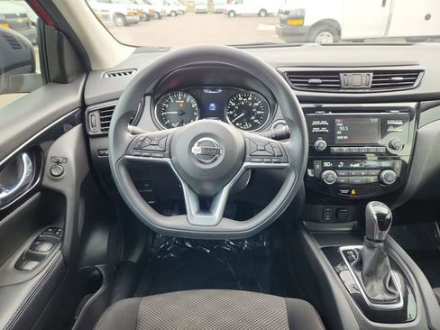 Used 2017 Nissan Rogue Sport SV image 24