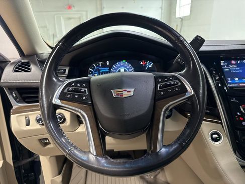 Used 2019 Cadillac Escalade Premium Luxury image 11