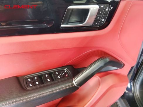 Used 2022 Porsche Cayenne S image 25
