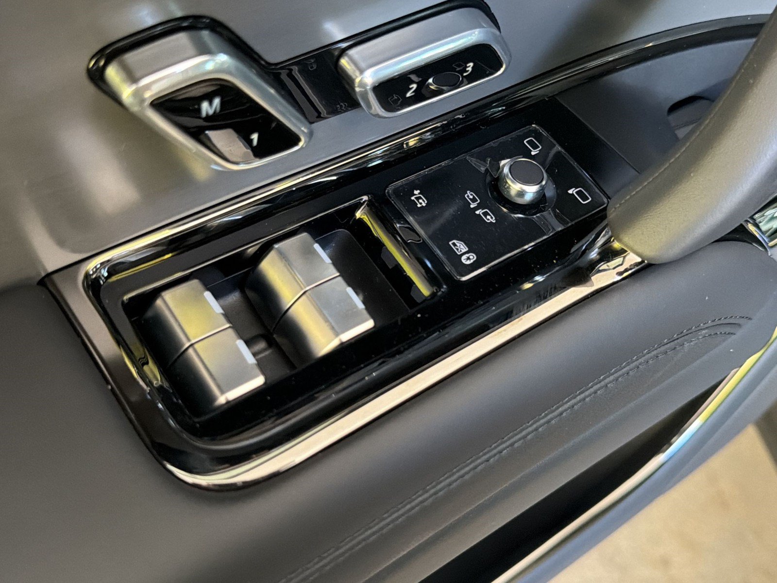 New 2026 Land Rover Range Rover Sport SE AWD/4WD image 14